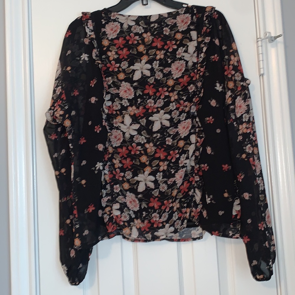 Adelyn Rae Floral Top! - Picture 2 of 4